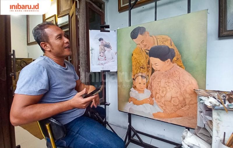 Potret Ge Haryanto Ketua Komunitas Pojok Warna. (Inibaru.id/ Fitroh Nurikhsan)