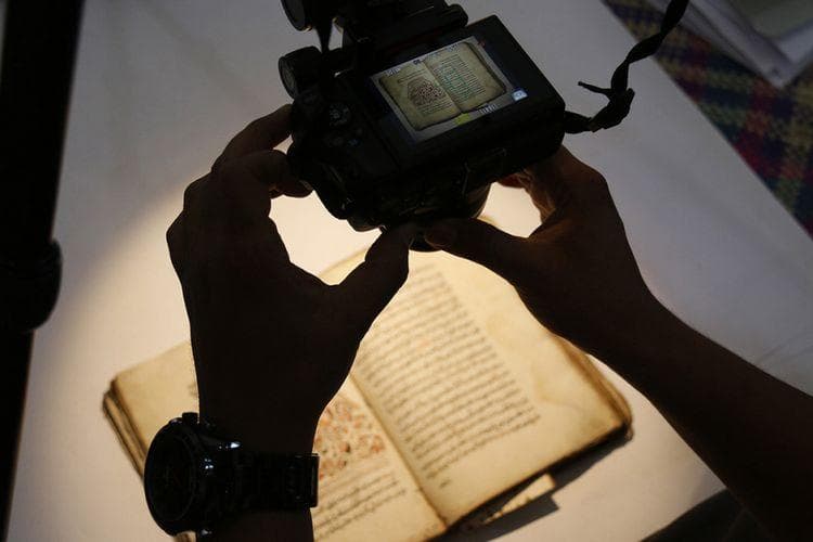 Dluwang dulu digunakan untuk media tulis naskah kuno. (Kompas/Raja Umar)