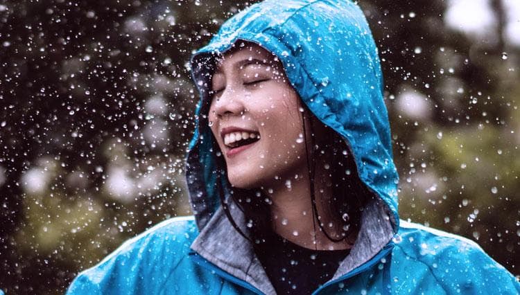 Tetap gunakan sunscreen walau cuaca mendung bahkan hujan. (Shutterstock/torwaistudio via Times Indonesia)