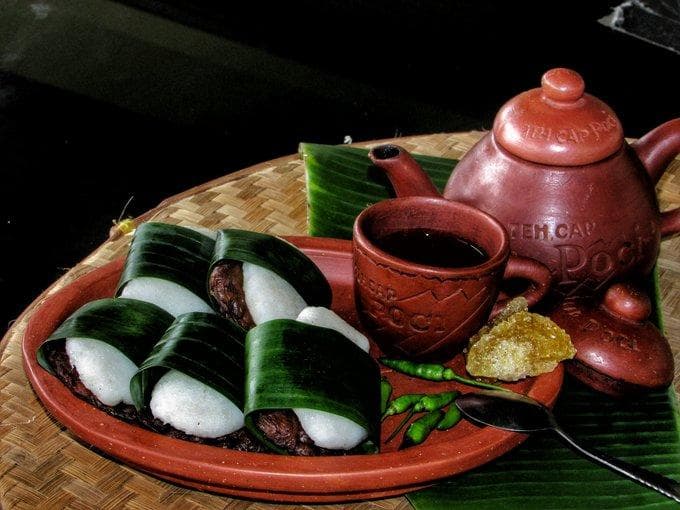 Jadah tempe menjadi salah satu kuliner khas yang perlu kamu cicipi saat mampir ke Sleman, DI Yogyakarta. (Twitter/inclik86)&nbsp;