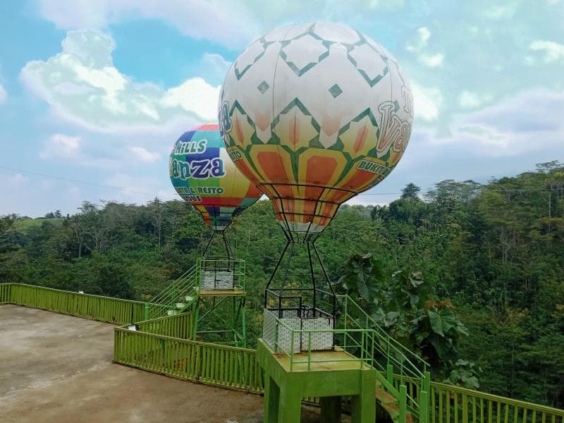 Balon Udara menjadi tempat favorit pengunjung.&nbsp;(Inibaru.id/ Rafida Azzundhani)