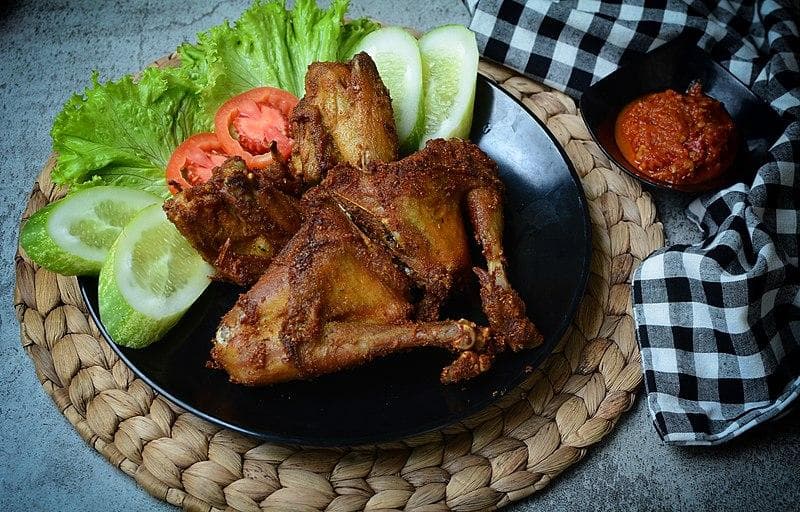 Ayam goreng Kalasan berasal dari Kabupaten Sleman, DIY. (Wikimedia/Irhanz)