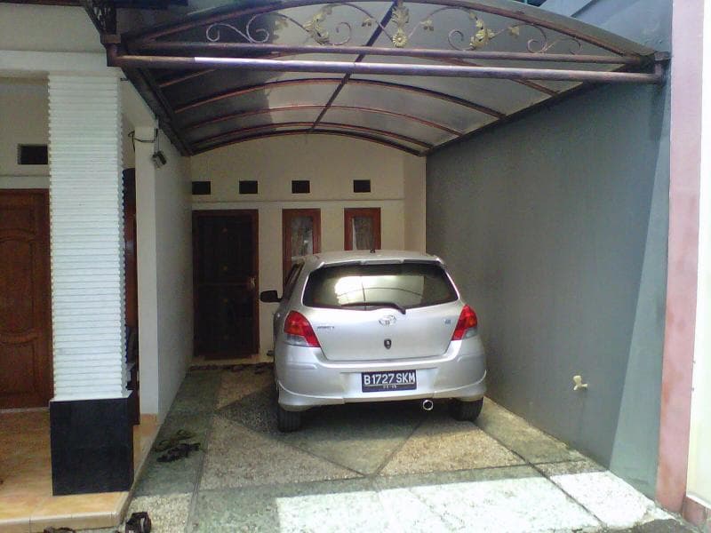 Ilustrasi: DKI Jakarta dan Depok sudah lebih dulu menerapkan perda tentang keharusan memiliki garasi bagi pemilik mobil. (Istimewa)