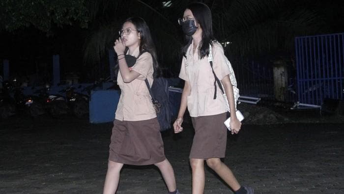 Kebijakan Masuk Sekolah Pukul Lima Tuai Banyak Kritikan