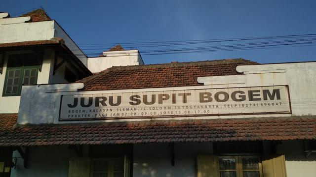 Juru Supit Bogem, tempat khitan tradisional yang selalu ramai di Yogyakarta. (Liputan 6)