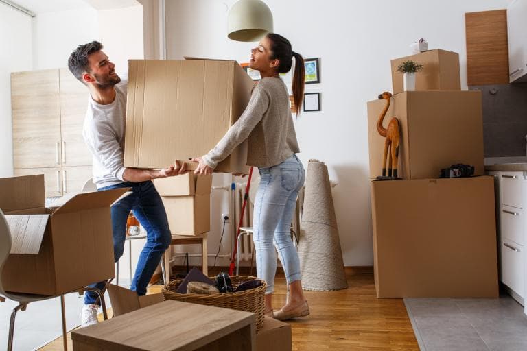 Ilustrasi: Ada beragam alasan pasangan istri suami memilih tinggal di kos. (Shutterstock)