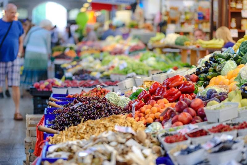 Buah-buahan segar menjadi salah satu bahan makanan yang sebaiknya kamu beli menjelang puasa Ramadan. (Pixabay/Photomix-Company)