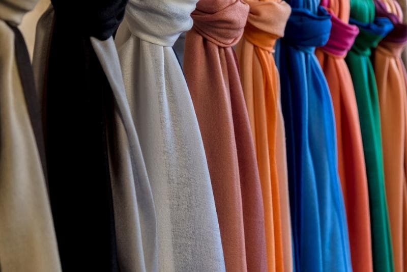Fesyen muslim menjadi salah satu barang yang harganya bakal naik pas Ramadan. Jadi, mending beli mulai sekarang, deh. (Pixabay/Nino Care)