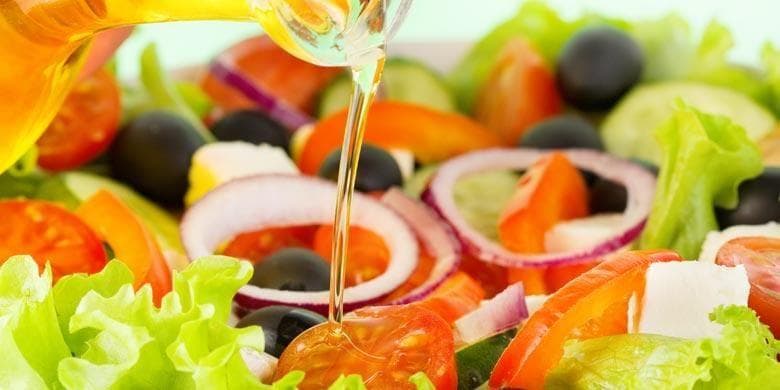 Tambahkan minyak zaitun dalam menu diet Mediteranianmu. (Shutterstock via Kompas)