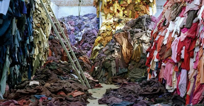 Ilustrasi: Fast fashlion menghasilkan banyak sekali sampah pakaian. (Zerowaste)
