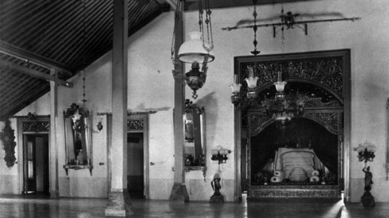 Krobongan sebagai ruangan penghormatan Dewi Padi di rumah adat Jawa. (Wikimedia)