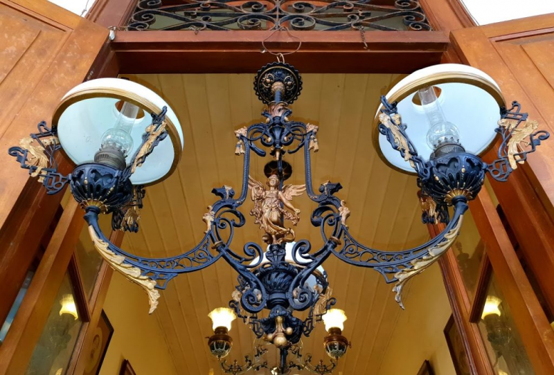 Lampu Robyong; Menerangi sekaligus Mempercantik Rumah Adat Jawa