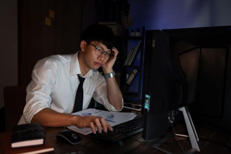 Jam Kerja Terlalu Lama, Waspadai Dampak Ini