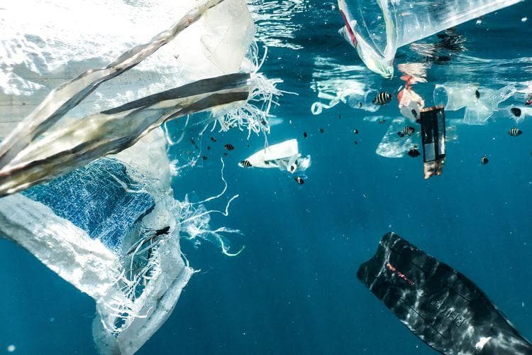 Berakhir Jadi Sampah, Sepertiga Plastik Global Diproduksi di Tiongkok