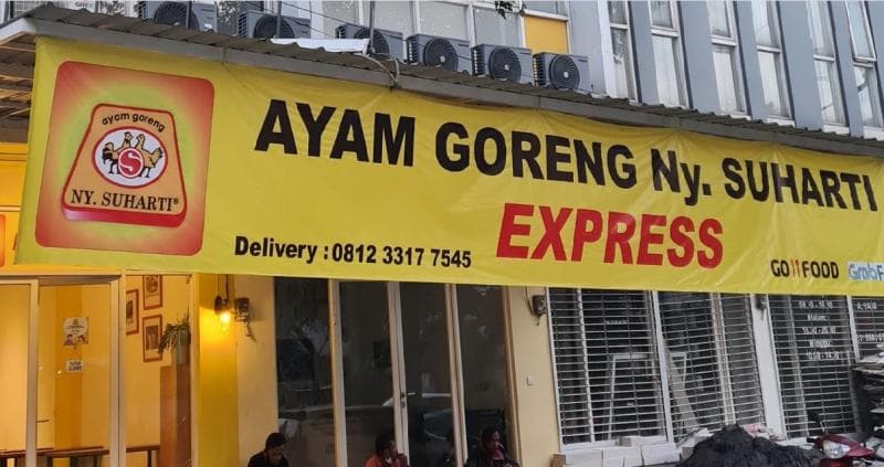 Ayam goreng Ny Suharti. (Facebook/RM. Ayam Goreng Ny Suharti Express, Surabaya)