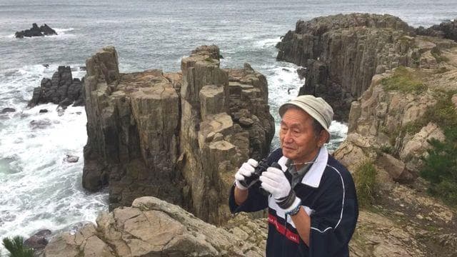 Yukio Shige saat berpatroli di Tebing Tojinbo. (LA Times/Jonathan Kaiman)