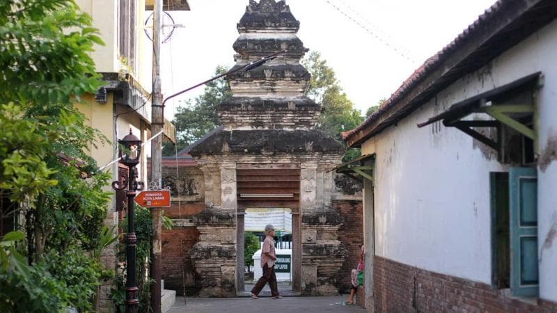 Gerbang pintu beratap merupakan ciri khas Kotagede, Yogyakarta. (Radar Jogja/Guntur Aga)