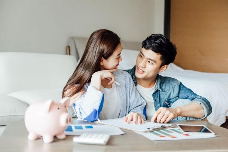 Jika keuangan bisa dikelola dengan baik, pasangan bakal lebih percaya diri. (Shutterstock)
