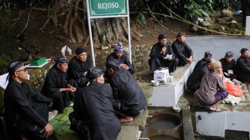 Tradisi Guyang Cekathak di Sendang Rejoso, Colo, Kudus. (Suara/Aunur Rahman)