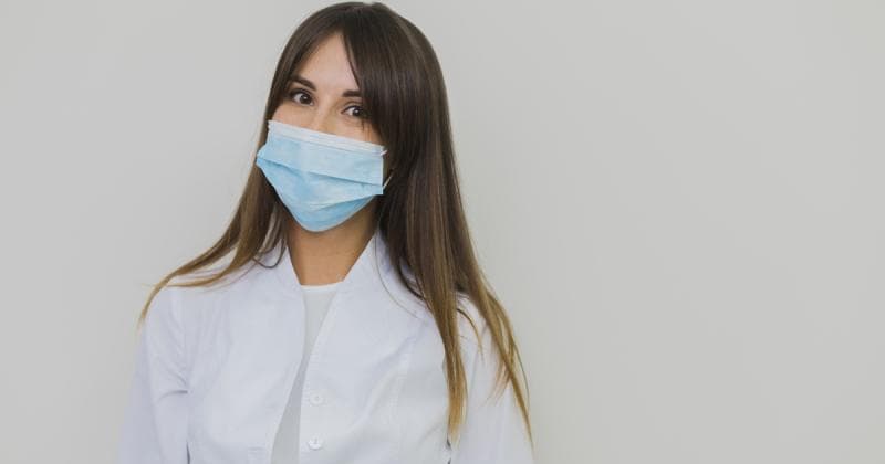 Masker Bedah Disetrika Agar Bisa Dipakai Ulang, Amankah?