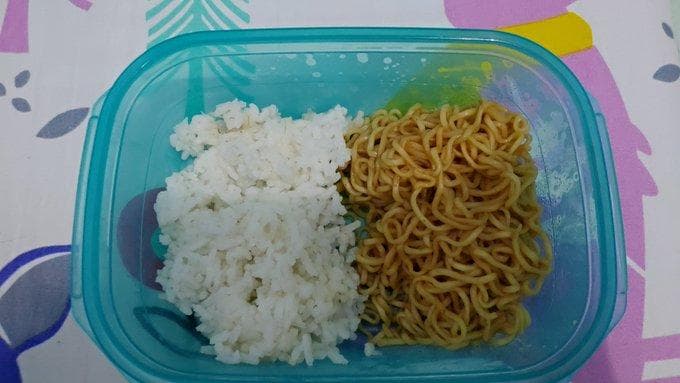 Ilustrasi: Makan mi dan nasi saja bisa menyebabkan kelebihan berat badan. (Twitter/@Foodfess2)