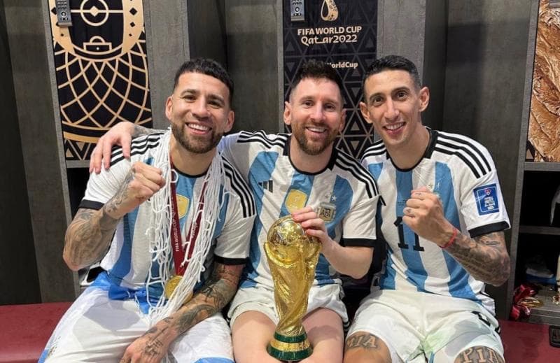 Pemain Argentina Nicolas Otamendi (kiri), Lionel Messi (tengah), dan Angel Di Maria (kanan) dipastikan nggak akan bermain melawan Timnas Indonesia. (Twitter/Faktasepakbola)