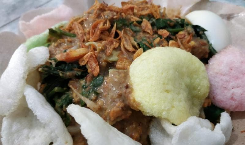 Gado-gado, menu andalan di Warung Rujak Belong. (Portalpurwokerto/Dyah Sugesti Weningtyas)