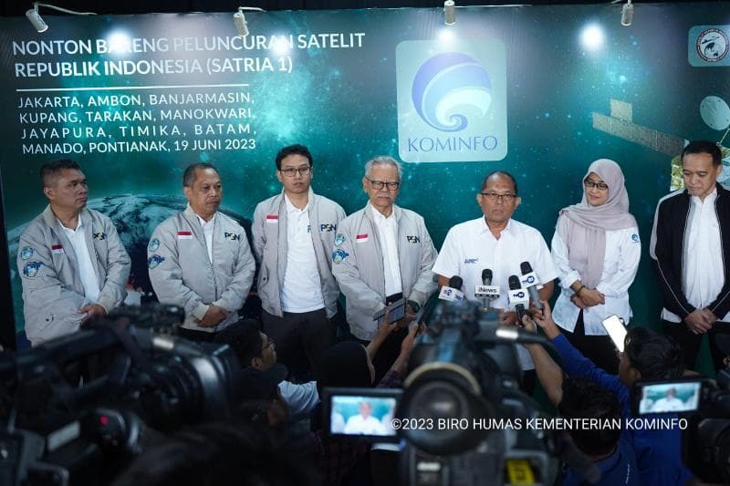 Tim Kemenkominfo pada saat nobar satelit SATRIA-1 di Skyworld TMII Jakarta Timur. (dok. Kemenkominfo)