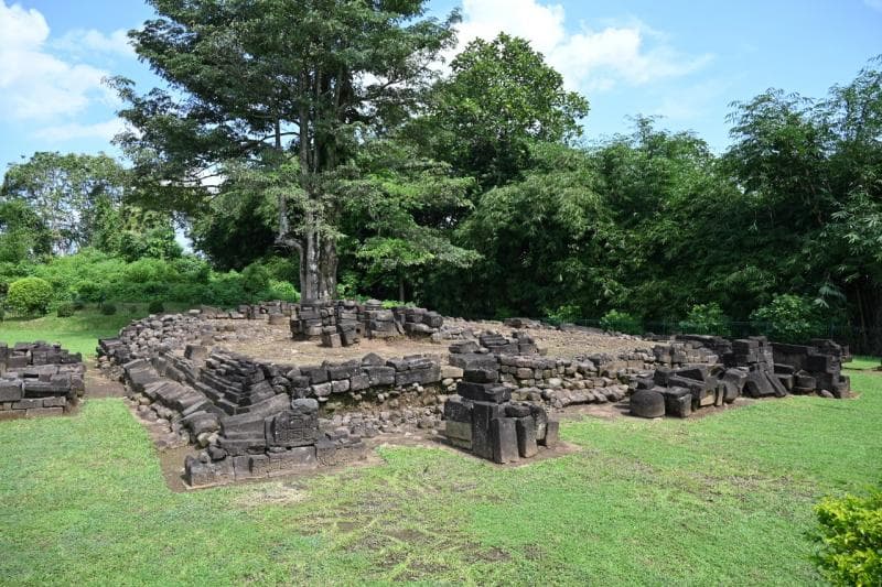 Menilik Peninggalan Mataram Kuno di Candi Gunung Sari