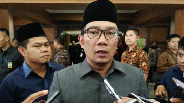 Gubernur Jawa Barat Ridwan Kamil menyebut 677 warganya dinyatakan positif COVID-19. (KOMPAS/Dendi Ramdhani)