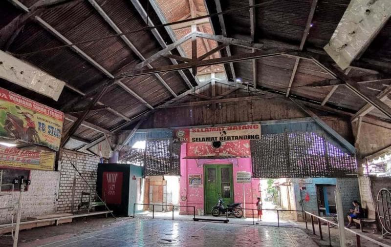 Bangunan Bersejarah Stasiun Juwana Kini Dipakai Sebagai Lapangan Bulutangkis