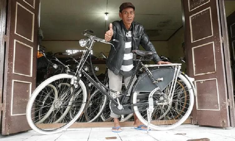 Toko Setia Kawan Putra menjual koleksi sepeda onthel klasik. (Betanews/Rabu Sipan)