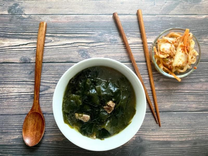 Cara Unik Orang Korea Merayakan Ulang Tahun: Makan Sup Rumput Laut