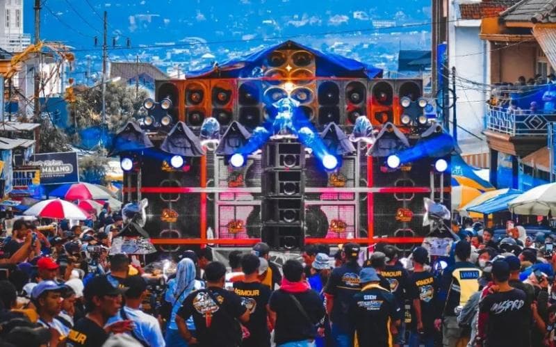 Parade sound system horeg awalnya viral di kawasan Jawa Timur. (Instagram/irul_production)
