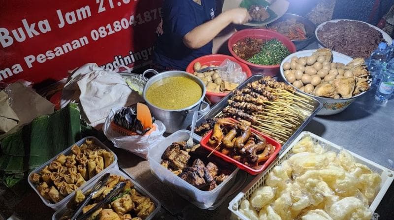 Penggemar Makanan Pedas, Ciciplah Gudeg Mercon Bu Tinah Yogyakarta!