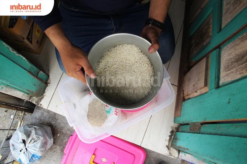 Ilustrasi: Pemerintah menggelar bansos beras untuk menekan harga. (Inibaru.id/ Triawanda Tirta Aditya)