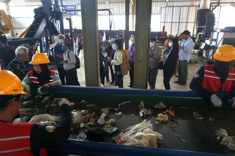 Menilik Kerennya Pengelolaan Sampah di TPST Patikraja Banyumas