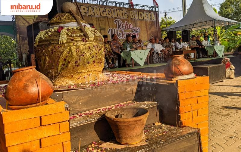 Kirab Air Salamun Rebo Wekasan; Ngalab Berkah dan Keselamatan