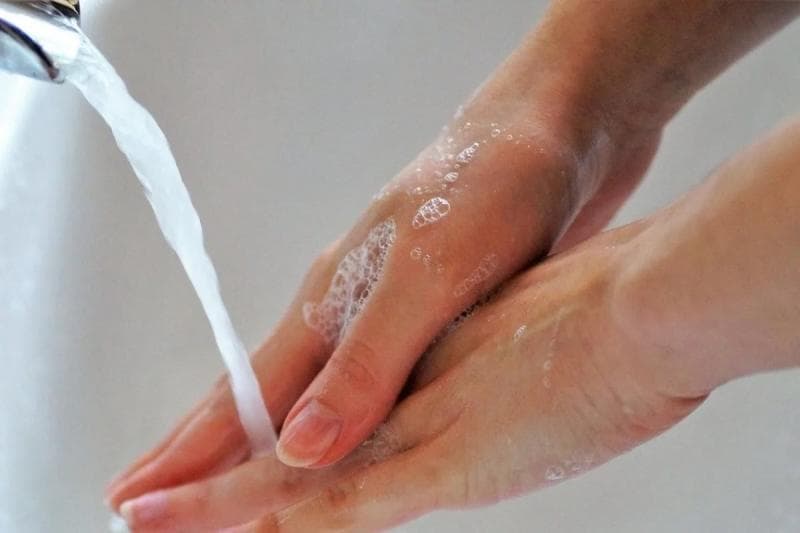 Ilustrasi: Cuci tangan merupakan prosedur wajib yang harus dilakukan dokter sebelum melakukan operasi. (Pixabay)