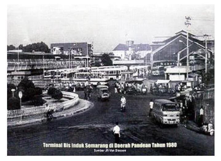 Terminal Jurnatan di Bundaran Bubakan pada 1980. (Sepurwagen)