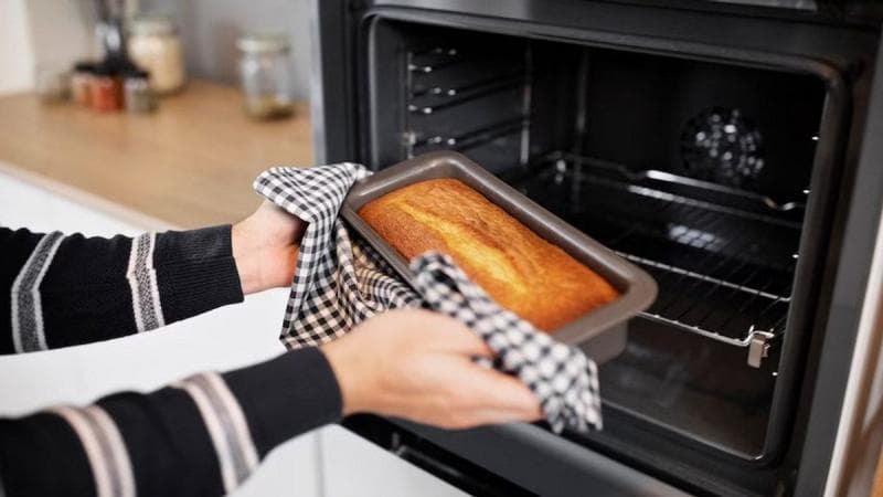 Ilustrasi: Untuk membuat kue kita membutuhkan oven untuk baking atau memanggang. (Freepik)