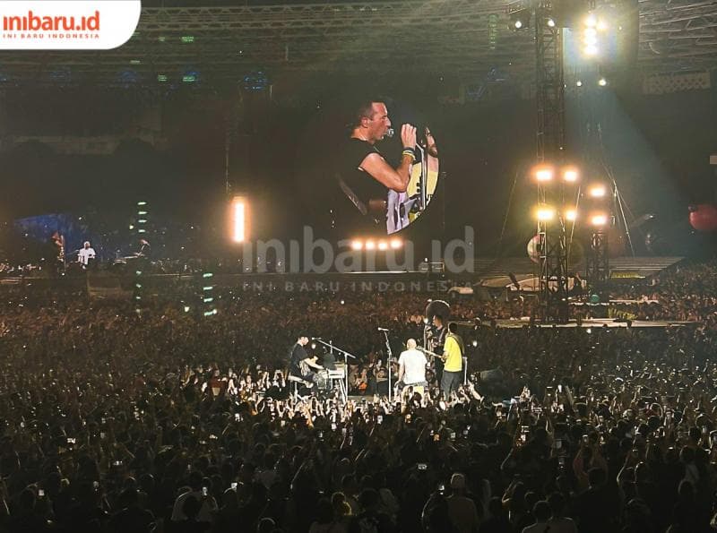 Konser Coldplay di Jakarta: Di Luar Chaos, di Dalam Meriah