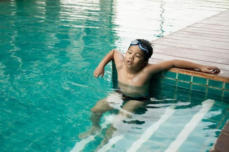 Ada banyak penyebab tubuh merasa mengantuk setelah berenang. (Hellosehat)