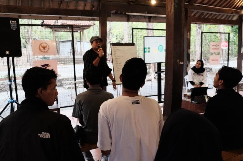 Pelatihan Menulis Nongkrong Pintar Santrendelik: Cuan dari Tulisan, Bisakah?