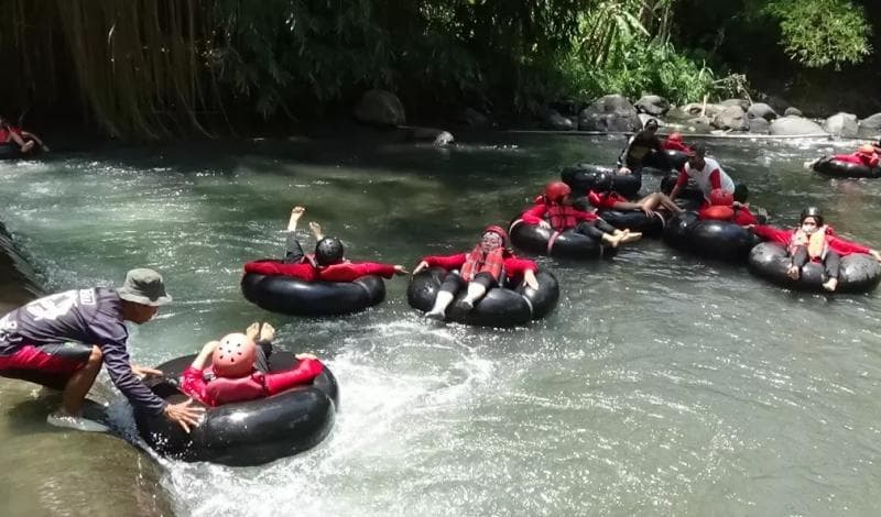 Sungai Pusur Klaten kini menjadi tempat wisata yang dipenuhi pengunjung setiap akhir pekan. (Indozone/Z Creators/Edelweis Ratushima)