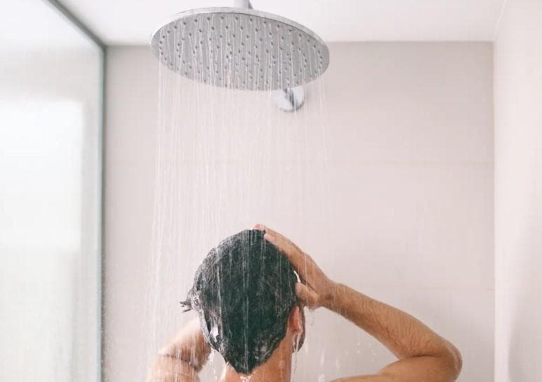 Penggunaan shower bikin hemat air. (Guardian/Maridav/Getty Images/iStockphoto)