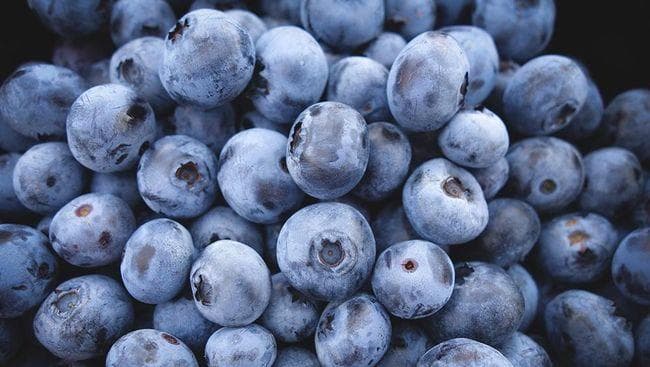 Selain dapat meningkatkan suasana hati, blueberry juga baik untuk fungsi otak. (via CNN)