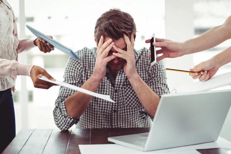 Overwhelmed merupakan suatu kondisi psikologis yang menyebabkan seseorang nggak dapat berpikir secara lebih rasional untuk menyelesaikan pekerjaan atau aktivitas tertentu. (Istimewa)