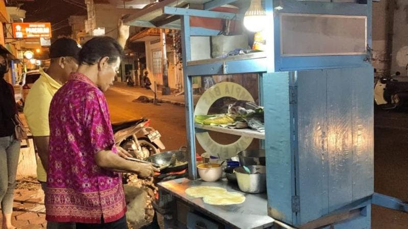 Menikmati Hangatnya Lumpia Basah Pak Elok Magelang