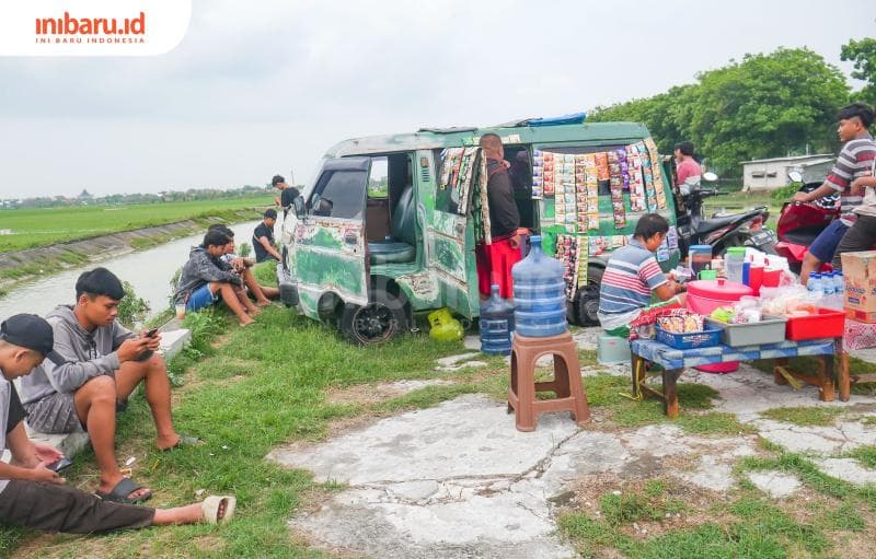 Area sawah Desa Mranak, Kecamatan Demak, Kabupaten Demak jadi destinasi wisata murah anak muda di sana.&nbsp;(Inibaru.id/ Ayu Sasmita)